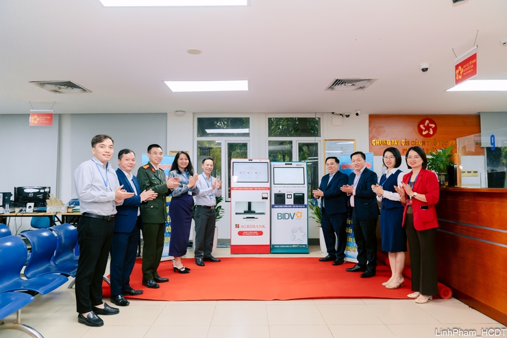 Phường Việt Hưng ra mắt mô hình Kiosk thông minh hỗ trợ thực hiện dịch vụ công trực tuyến- Ảnh 2.