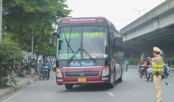Tăng cường đảm bảo an toàn giao thông trong hoạt động vận tải ô tô cuối năm- Ảnh 1.