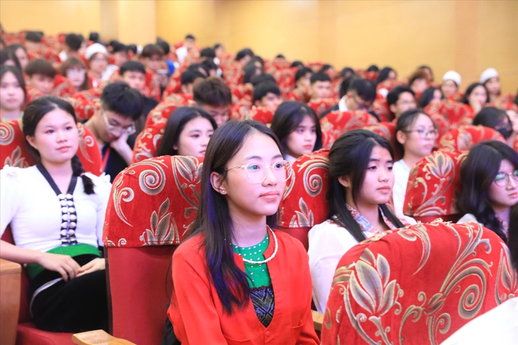 Tuyên dương học sinh, sinh viên dân tộc thiểu số Thủ đô xuất sắc năm học 2024-2025- Ảnh 2.