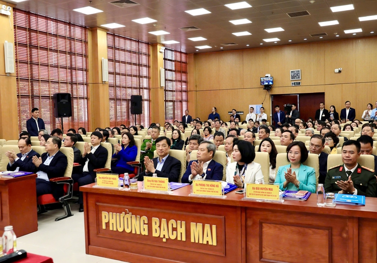 Party chief To Lam meets Hanoi voters after 10th session of 15th National Assembly- Ảnh 2.