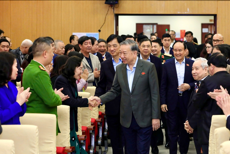 Party chief To Lam meets Hanoi voters after 10th session of 15th National Assembly- Ảnh 1.