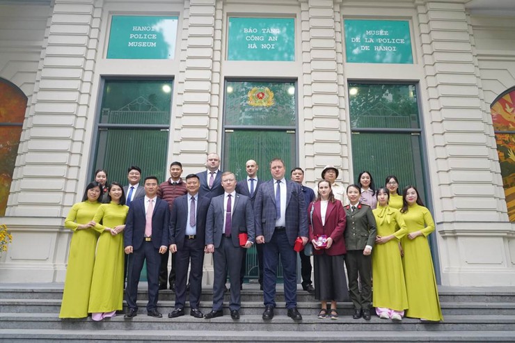 Công an thành phố Hà Nội tiếp Đoàn chuyên gia Tổng cục Nội vụ thành phố Mát-xcơ-va (Liên bang Nga)- Ảnh 2.