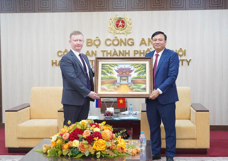 Công an thành phố Hà Nội tiếp Đoàn chuyên gia Tổng cục Nội vụ thành phố Mát-xcơ-va (Liên bang Nga)- Ảnh 3.