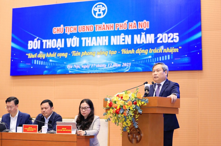 Hanoi Mayor holds dialogue with local youth- Ảnh 2.