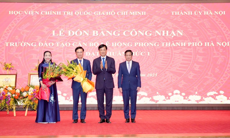 Trường Đào tạo cán bộ Lê Hồng Phong thành phố Hà Nội đón Bằng công nhận đạt chuẩn Mức 1- Ảnh 3.