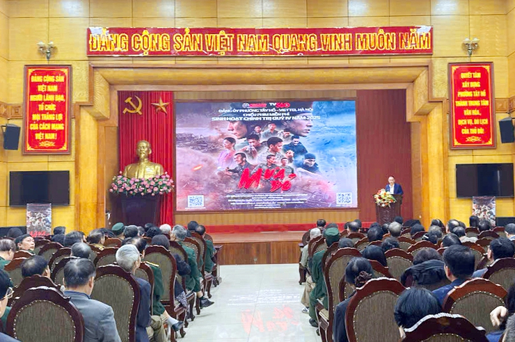 Phường Tây Hồ sinh hoạt chính trị quý IV/2025 qua hình thức xem phim “Mưa đỏ”- Ảnh 1.