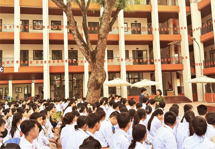 Công an xã Sóc Sơn phối hợp với Trường THPT Đa Phúc tuyên truyền pháp luật về trật tự giao thông- Ảnh 2.