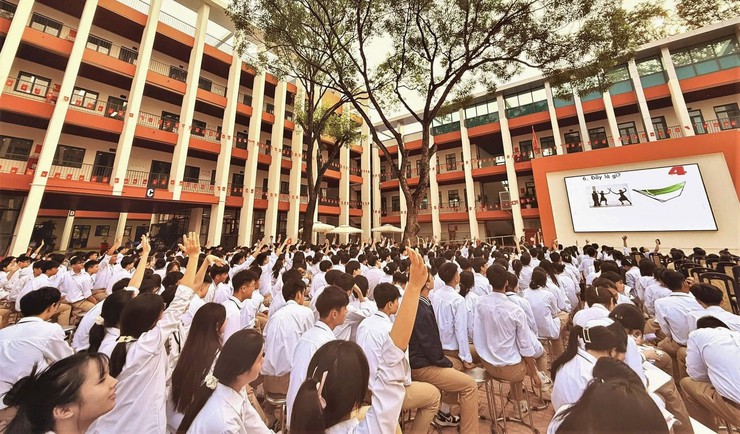 Công an xã Sóc Sơn phối hợp với Trường THPT Đa Phúc tuyên truyền pháp luật về trật tự giao thông- Ảnh 3.