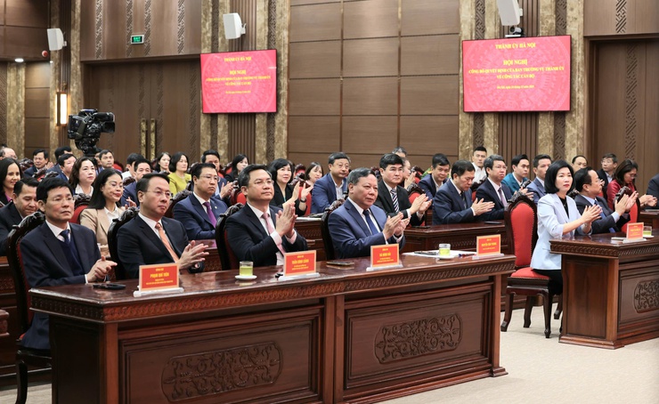 Thành ủy Hà Nội công bố 9 quyết định công tác cán bộ- Ảnh 1.
