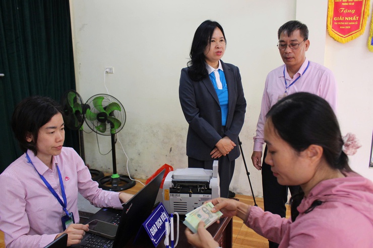 Phường Yên Sở tiếp tục giải ngân khoản vay dành cho học sinh, sinh viên- Ảnh 1.