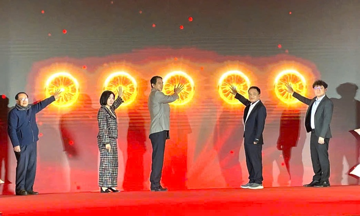 Hội chợ xúc tiến thương mại làng nghề, OCOP 2025, mở rộng kết nối giao thương- Ảnh 1.