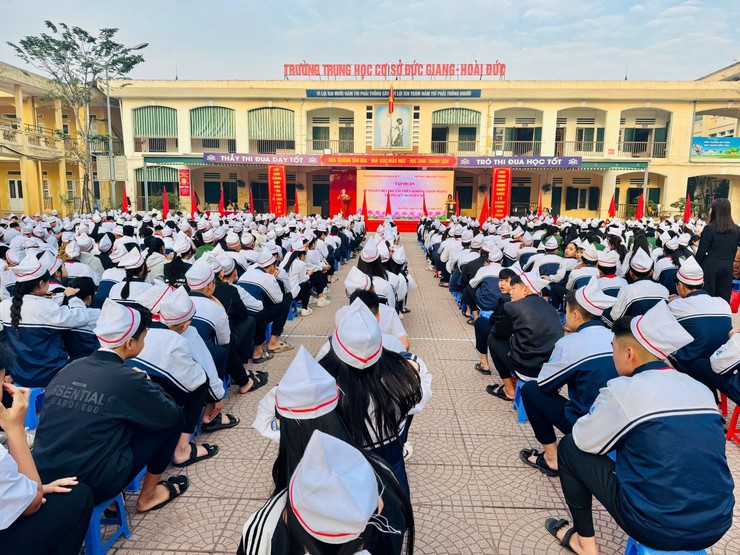UBND xã Hoài Đức tổ chức tập huấn an toàn cho trẻ em trên không gian mạng trong kỷ nguyên số- Ảnh 3.