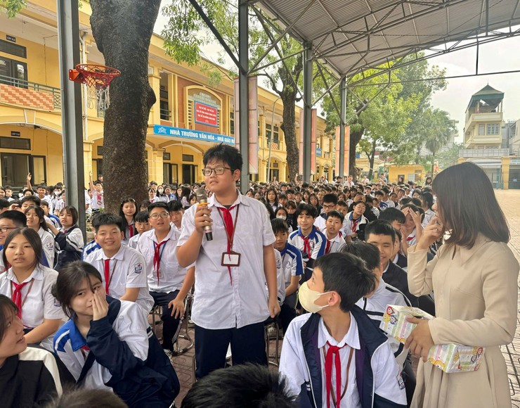 UBND xã Hoài Đức tổ chức tập huấn an toàn cho trẻ em trên không gian mạng trong kỷ nguyên số- Ảnh 4.