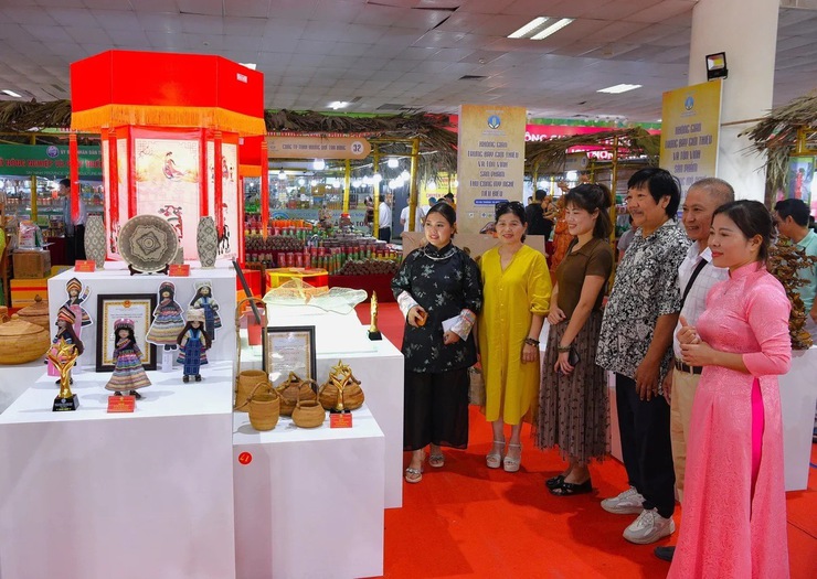 Khai mạc Hội chợ sản phẩm làng nghề và nông sản thực phẩm an toàn tại xã Sơn Đồng- Ảnh 3.
