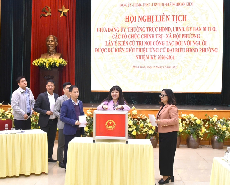 Phường Hoàn Kiếm lấy ý kiến cử tri nơi công tác đối với người ứng cử đại biểu HĐND phường nhiệm kỳ 2026 - 2031- Ảnh 4.