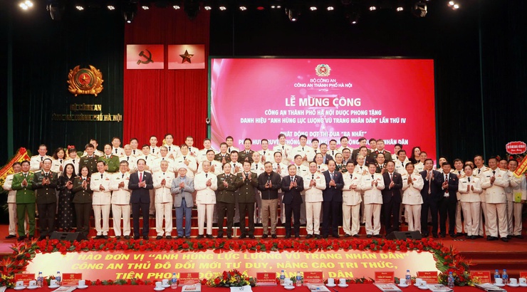 Công an thành phố Hà Nội đón nhận danh hiệu Anh hùng lực lượng vũ trang Nhân dân lần thứ IV- Ảnh 6.