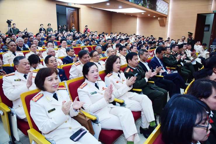 Công an thành phố Hà Nội đón nhận danh hiệu Anh hùng lực lượng vũ trang Nhân dân lần thứ IV- Ảnh 2.