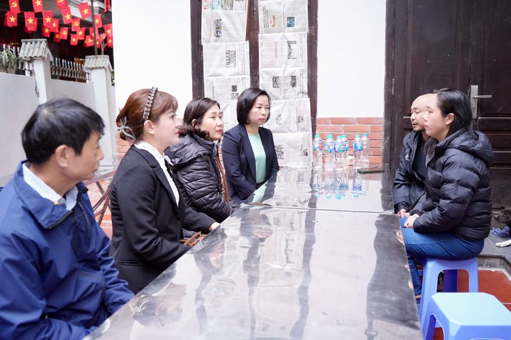 Chủ tịch Ủy ban MTTQ Việt Nam thành phố Hà Nội thăm, động viên các nạn nhân trong vụ lật xe tại Lào Cai- Ảnh 3.