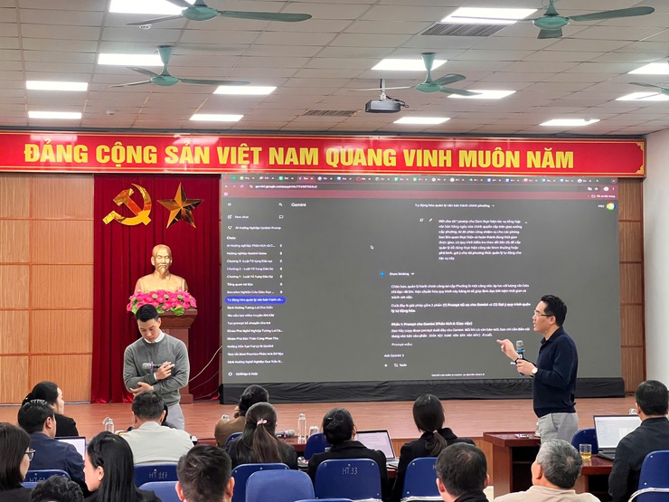 Phường Lĩnh Nam tổ chức tập huấn trang bị kiến thức kỹ năng sử dụng trí tuệ nhân tạo (AI) trong các lĩnh vực công tác của phường- Ảnh 3.