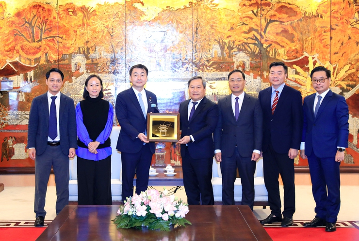 Chủ tịch UBND Thành phố Vũ Đại Thắng tiếp Thứ trưởng Bộ Đất đai, Hạ tầng, Giao thông và Du lịch Nhật Bản- Ảnh 4.