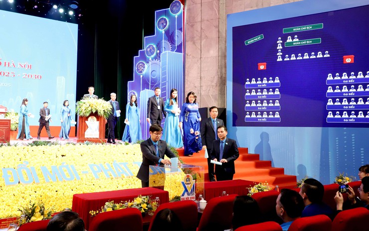 Ngày làm việc thứ nhất Đại hội Công đoàn thành phố Hà Nội lần thứ XVIII- Ảnh 2.