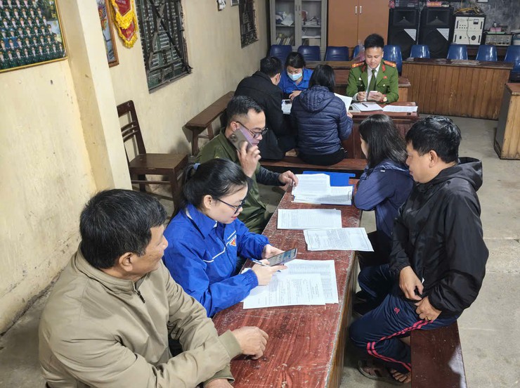 Xã Suối Hai gấp rút hoàn thành tiến độ làm sạch dữ liệu Giấy phép lái xe trên ứng dụng iHanoi- Ảnh 1.