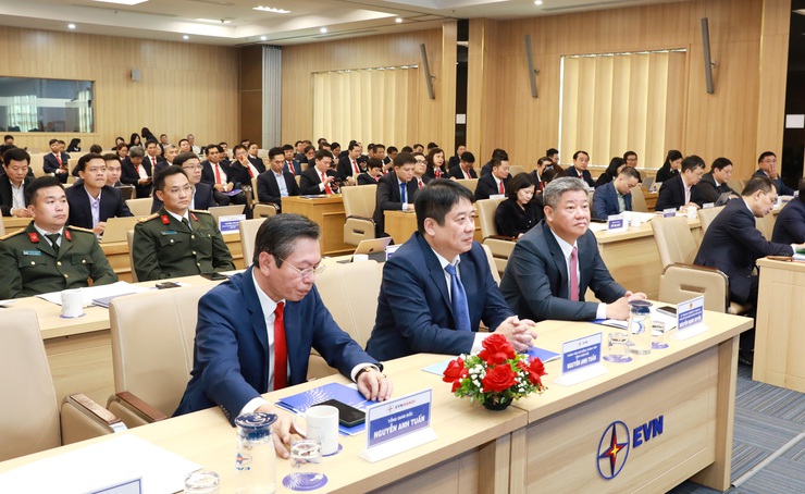 EVNHANOI quyết tâm bảo đảm điện cho mục tiêu tăng trưởng trên 11% năm 2026- Ảnh 1.