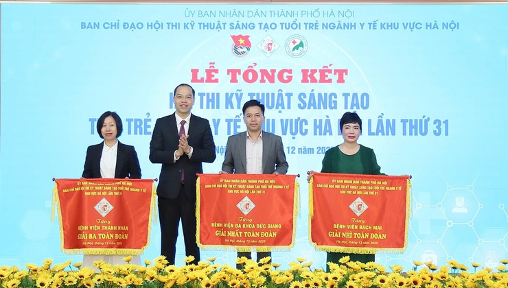 Trao giải Hội thi Kỹ thuật sáng tạo tuổi trẻ ngành Y tế khu vực Hà Nội lần thứ 31- Ảnh 2.