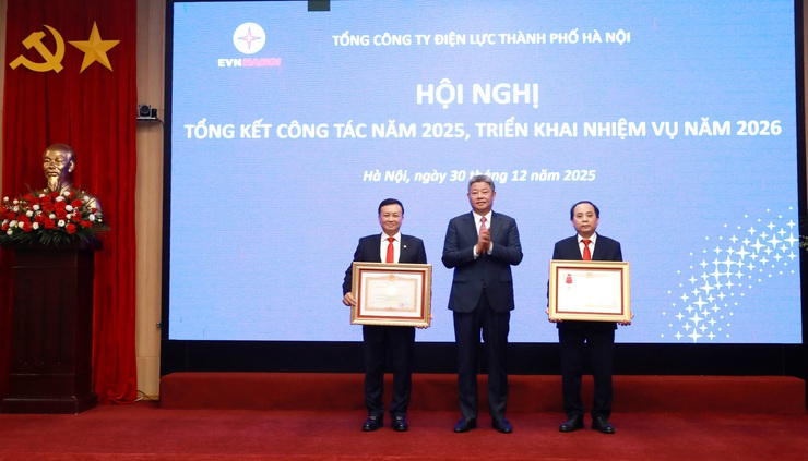 EVNHANOI quyết tâm bảo đảm điện cho mục tiêu tăng trưởng trên 11% năm 2026- Ảnh 4.