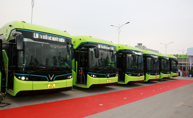 Công ty Vận tải Liên Ninh chuyển đổi 100% đội xe hiện hữu sang xe buýt điện VinFast- Ảnh 1.