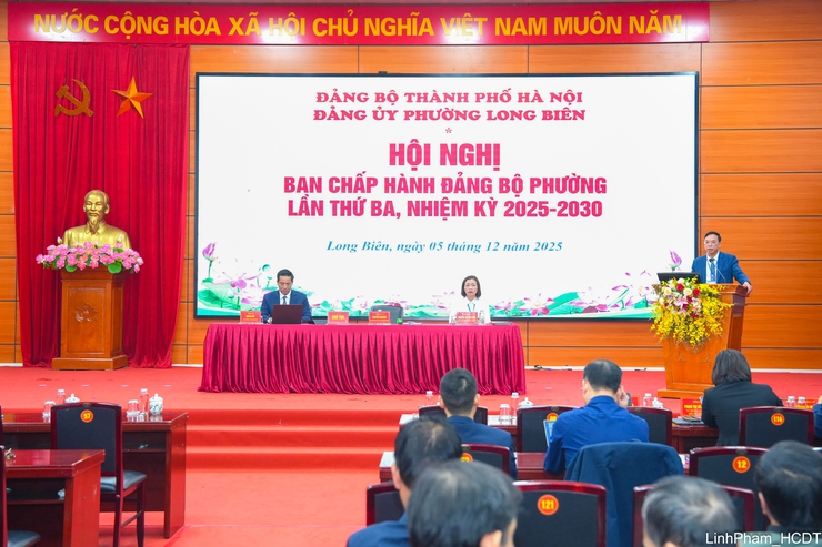 Phường Long Biên bứt phá năm 2025: Kinh tế - xã hội tăng trưởng, mô hình hai cấp vận hành hiệu quả- Ảnh 1.
