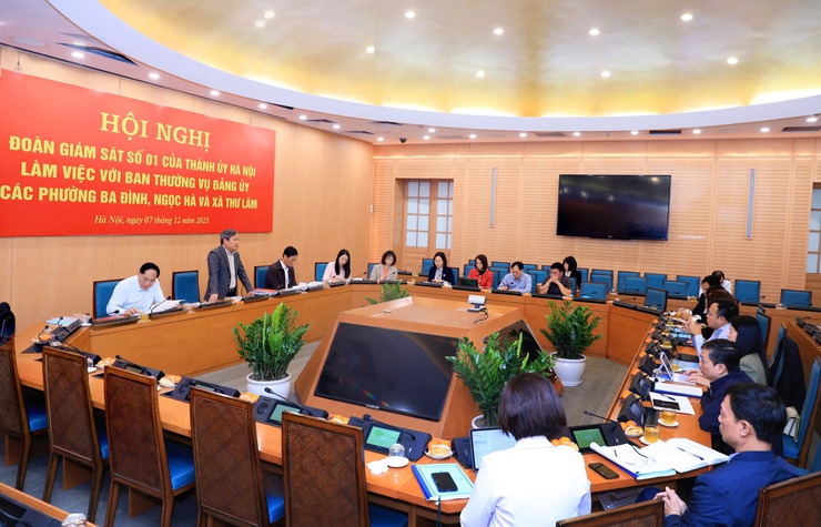 Hanoi Mayor Vu Dai Thang holds meeting with Ba Dinh Ward- Ảnh 1.
