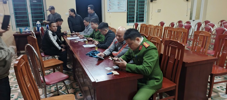 Hồng Sơn - Đoàn kết, chung tay đẩy mạnh đợt Cao điểm 60 ngày đêm tổng rà soát, làm sạch dữ liệu đăng ký phương tiện và giấy phép lái xe- Ảnh 2.