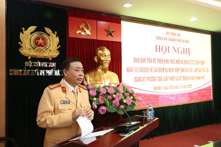 Công an thành phố Hà Nội tăng tốc làm sạch dữ liệu giấy phép lái xe- Ảnh 1.