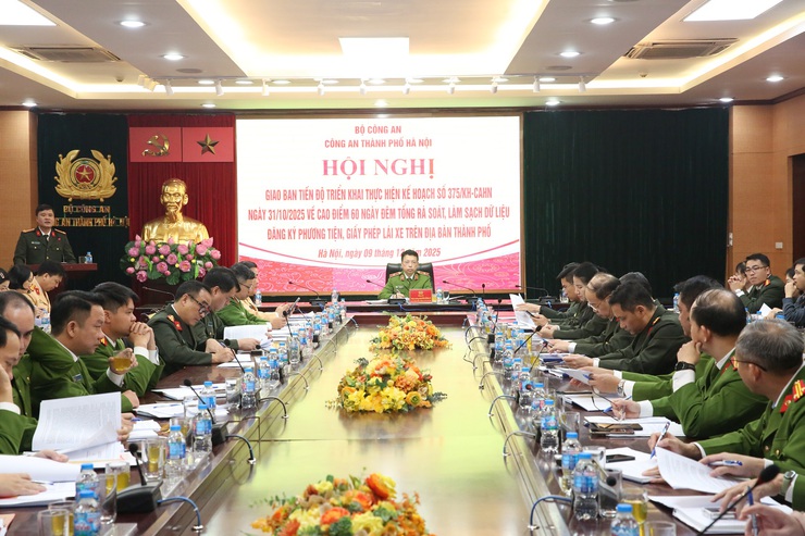 Công an thành phố Hà Nội tăng tốc làm sạch dữ liệu giấy phép lái xe- Ảnh 3.