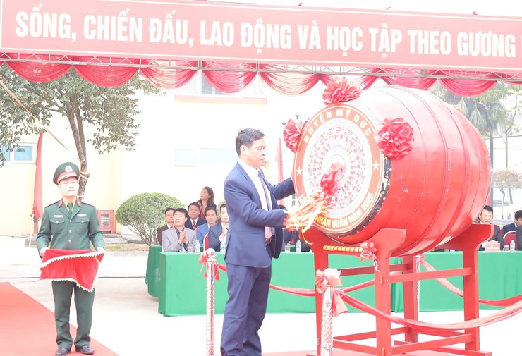 187 tân binh huyện Mỹ Đức lên đường thực hiện nghĩa vụ thiêng liêng- Ảnh 2.
