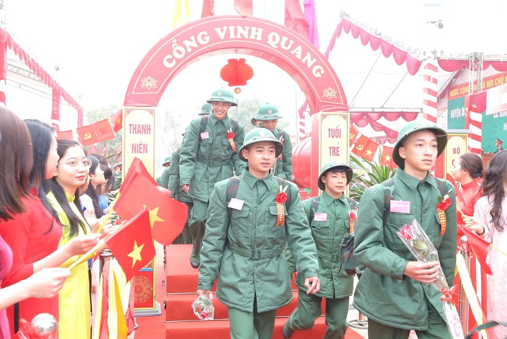 187 tân binh huyện Mỹ Đức lên đường thực hiện nghĩa vụ thiêng liêng- Ảnh 3.