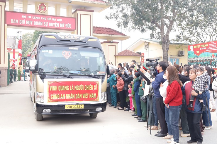 187 tân binh huyện Mỹ Đức lên đường thực hiện nghĩa vụ thiêng liêng- Ảnh 4.