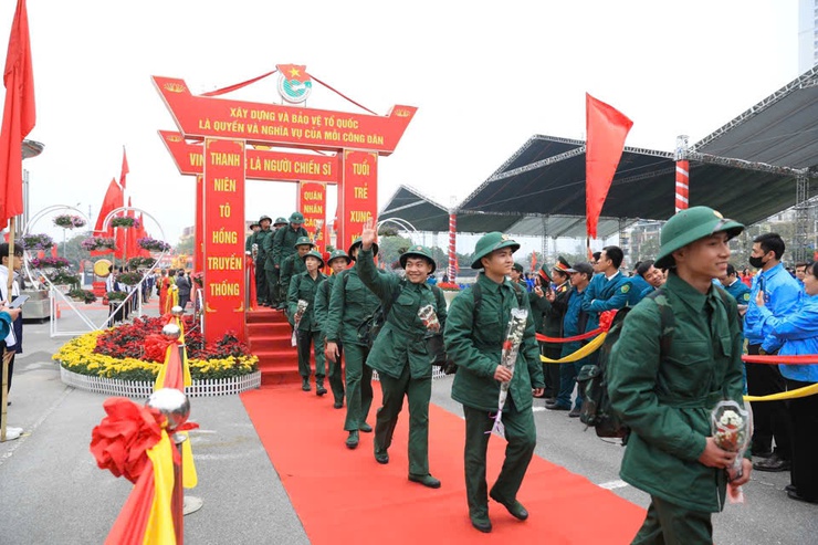 Hanoi Vice Party Chief attends Thanh Tri District military handover ceremony- Ảnh 2. Hanoi Vice Party Chief attends Thanh Tri District military handover ceremony- Ảnh 2.
