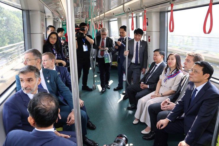 Gần 3,4 triệu khách đi metro Nhổn - ga Hà Nội sau 6 tháng vận hành- Ảnh 1.