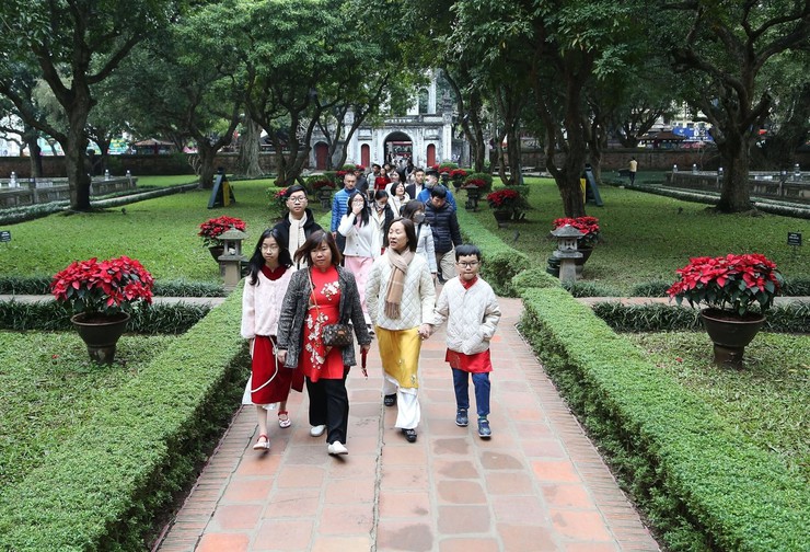 Hà Nội đón khoảng 1 triệu lượt khách du lịch dịp Tết Nguyên đán Ất Tỵ 2025- Ảnh 3.