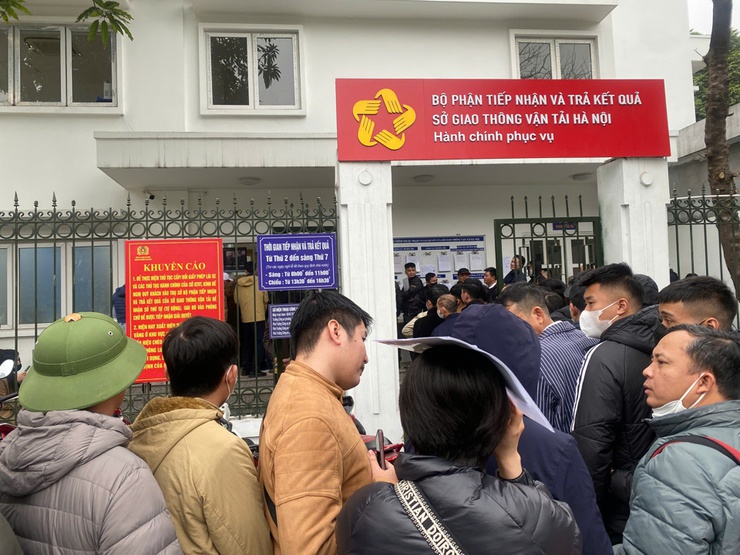 Sở Giao thông vận tải Hà Nội tiếp tục cấp, đổi giấy phép lái xe trong lúc chờ chuyển giao- Ảnh 1.