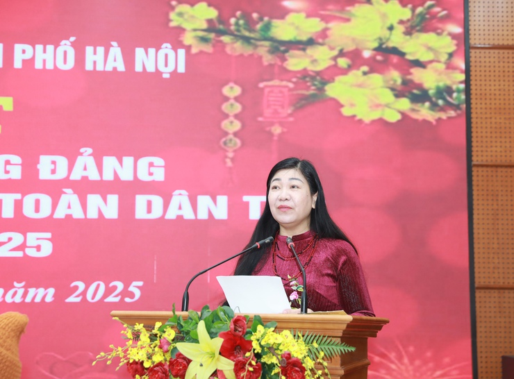 Mặt trận Thành phố gặp mặt gần 100 đại biểu văn nghệ sĩ, nhân sĩ, trí thức, chức sắc tôn giáo, kiều bào- Ảnh 1.