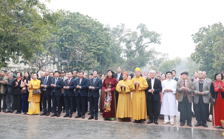Mặt trận Thành phố gặp mặt gần 100 đại biểu văn nghệ sĩ, nhân sĩ, trí thức, chức sắc tôn giáo, kiều bào- Ảnh 3.