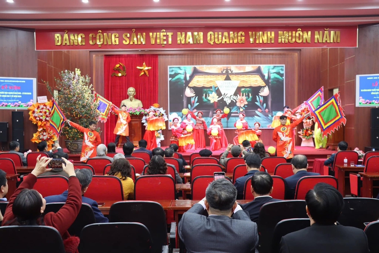 Huyện Phú Xuyên tri ân đội ngũ cán bộ ngành Y tế- Ảnh 2.