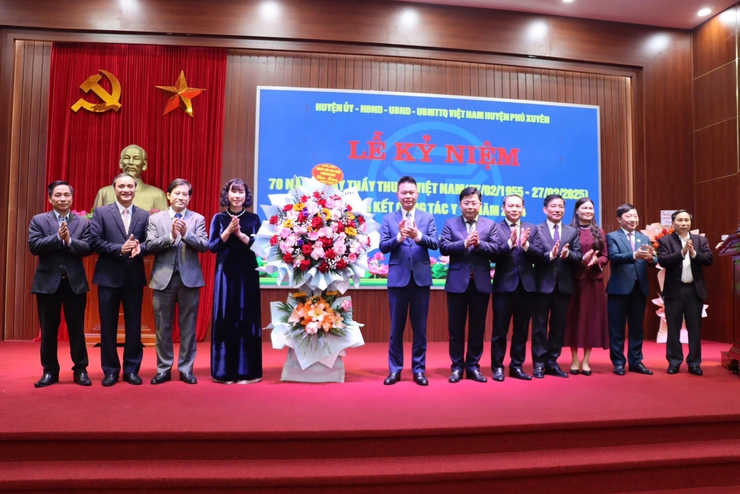 Huyện Phú Xuyên tri ân đội ngũ cán bộ ngành Y tế- Ảnh 3.