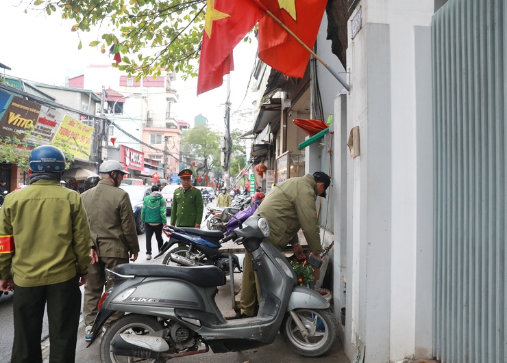 Phường Vĩnh Hưng: Duy trì thường xuyên việc kiểm tra, xử lý nghiêm vi phạm trật tự đô thị- Ảnh 2.