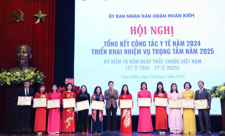 Ngành Y tế Hoàn Kiếm: Nỗ lực không ngừng vì sức khỏe cộng đồng- Ảnh 3.