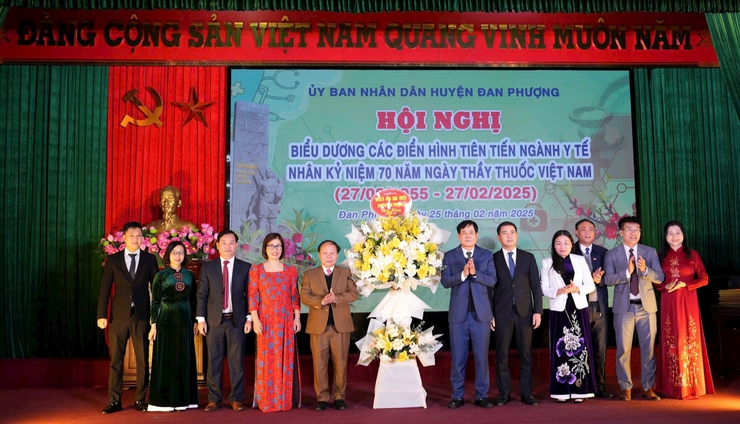 Huyện Đan Phượng biểu dương điển hình tiên tiến ngành Y tế- Ảnh 1.