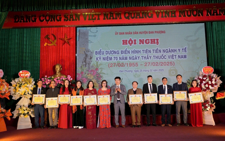 Huyện Đan Phượng biểu dương điển hình tiên tiến ngành Y tế- Ảnh 3.